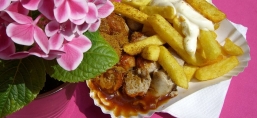 Currywurst mit Primel