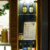 Vitrine rechts von der Warenausgabe