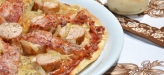 Zwiebel Speck Wurst Pizza